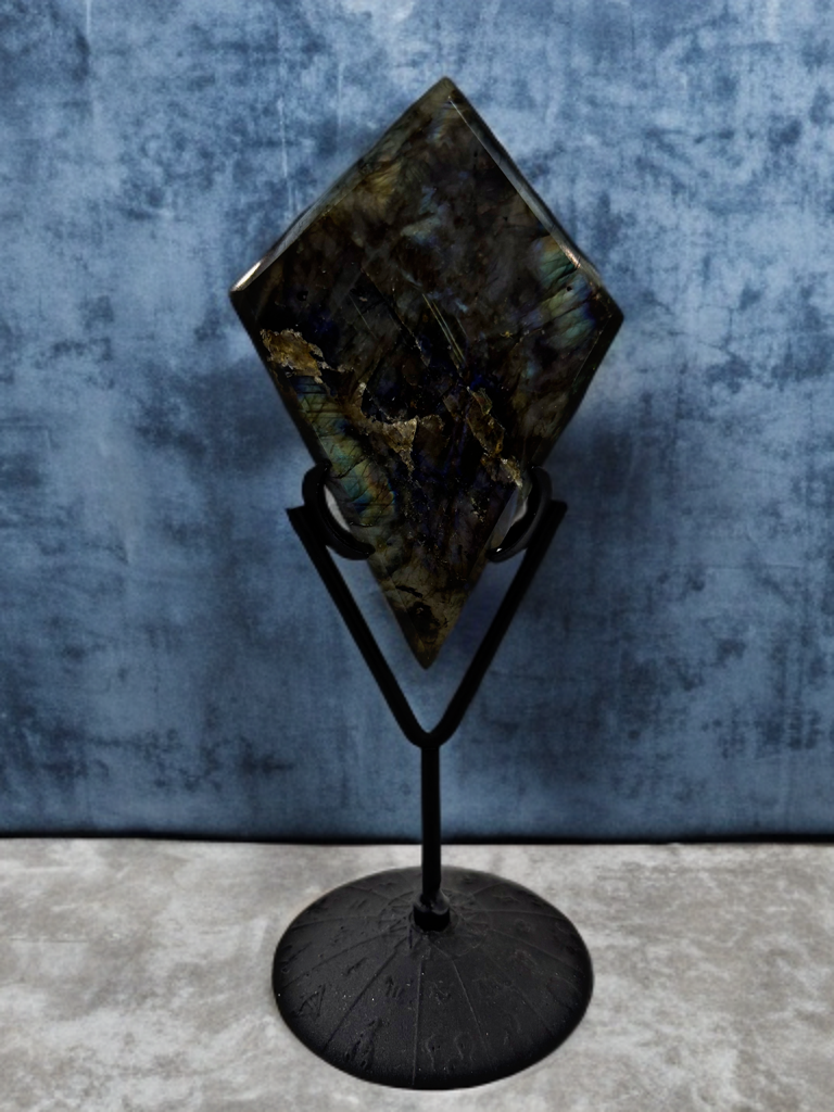 Labradorite Diamond w Stand