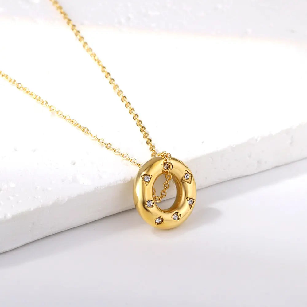 SS Circle Pendant w Zirconia Necklace