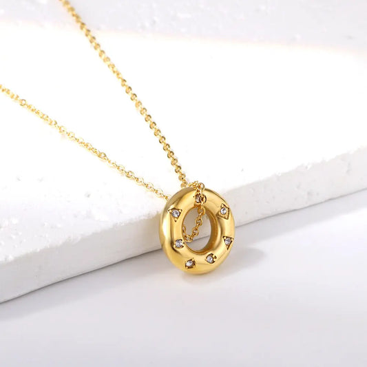 SS Circle Pendant w Zirconia Necklace