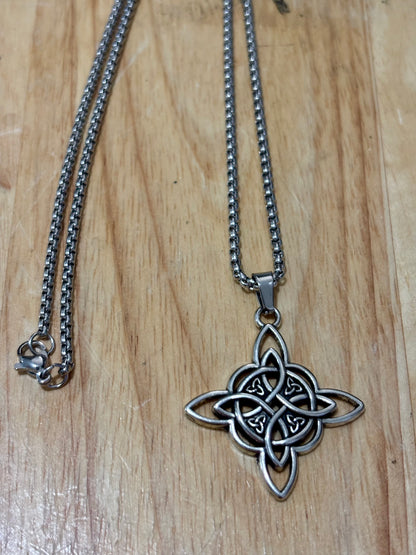 SS Witch Knot Necklace Long