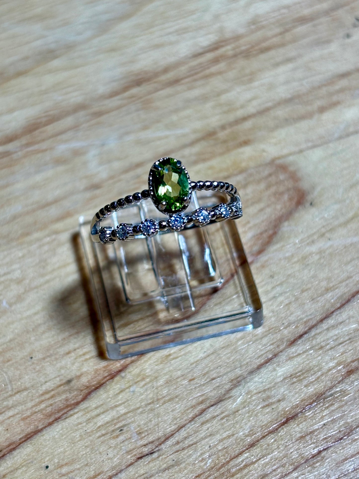 S925 Peridot Ring w Zircon