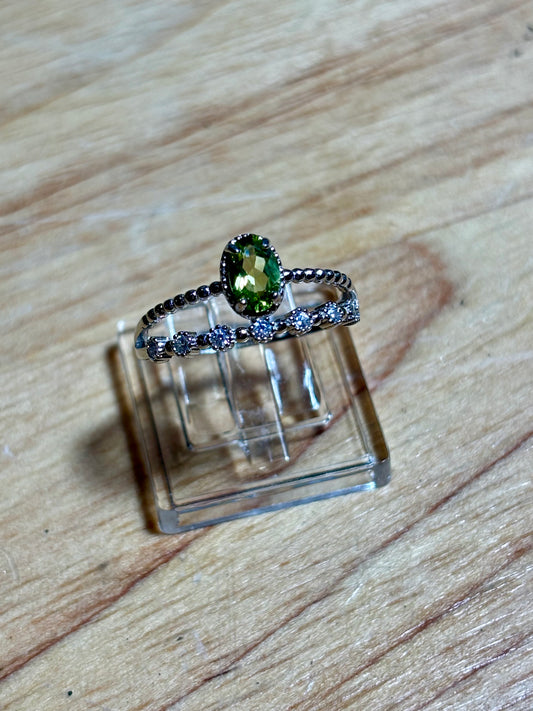 S925 Peridot Ring w Zircon